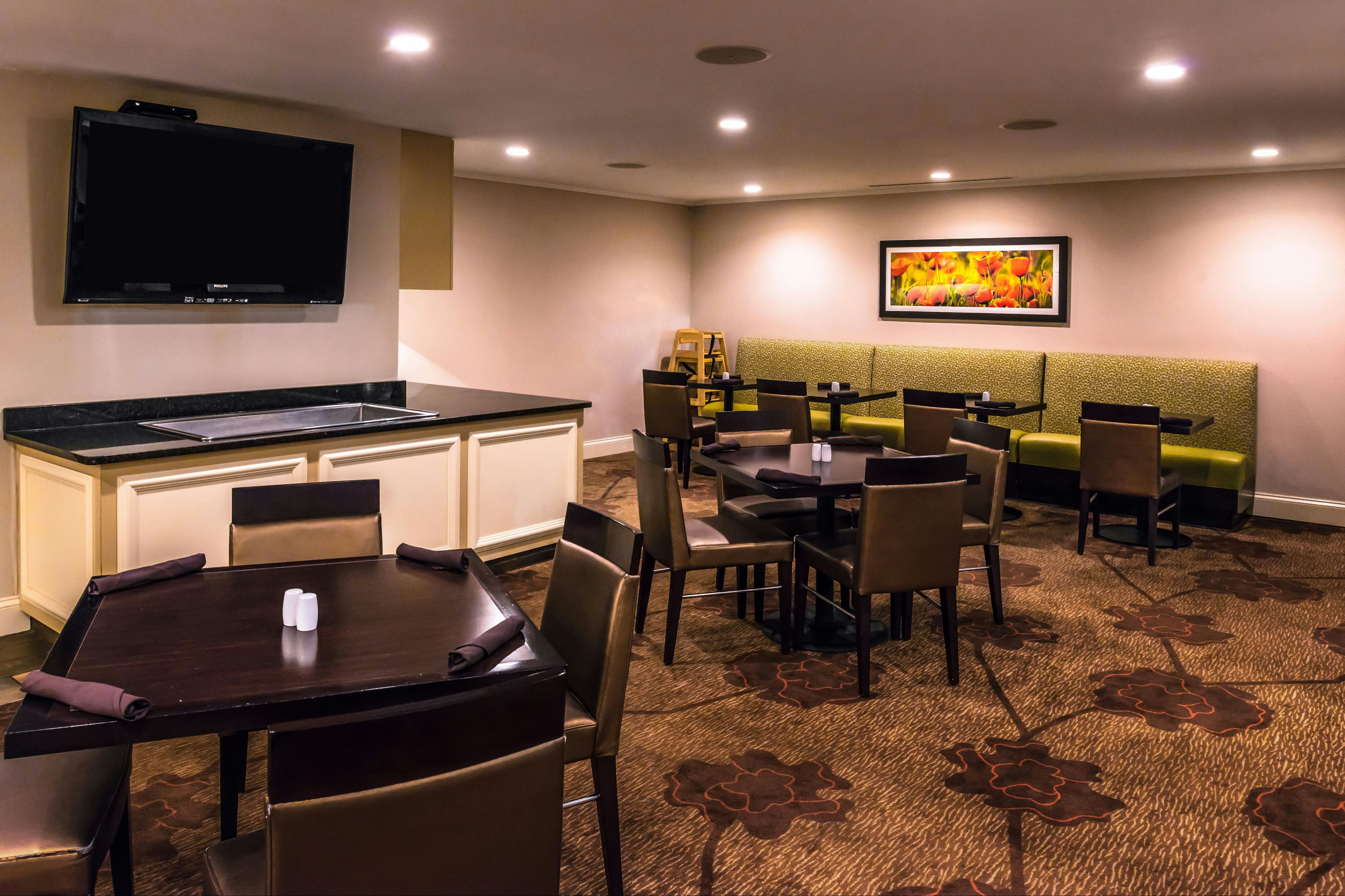 Hilton Garden Inn Detroit Southfield 80/84