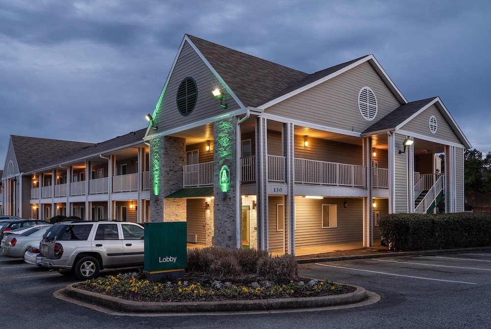 HomeTowne Studios by Red Roof Spartanburg - Asheville Highway 9/37