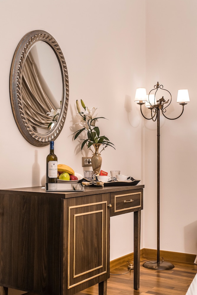 SPERVERI BOUTIQUE HOTEL 65/77