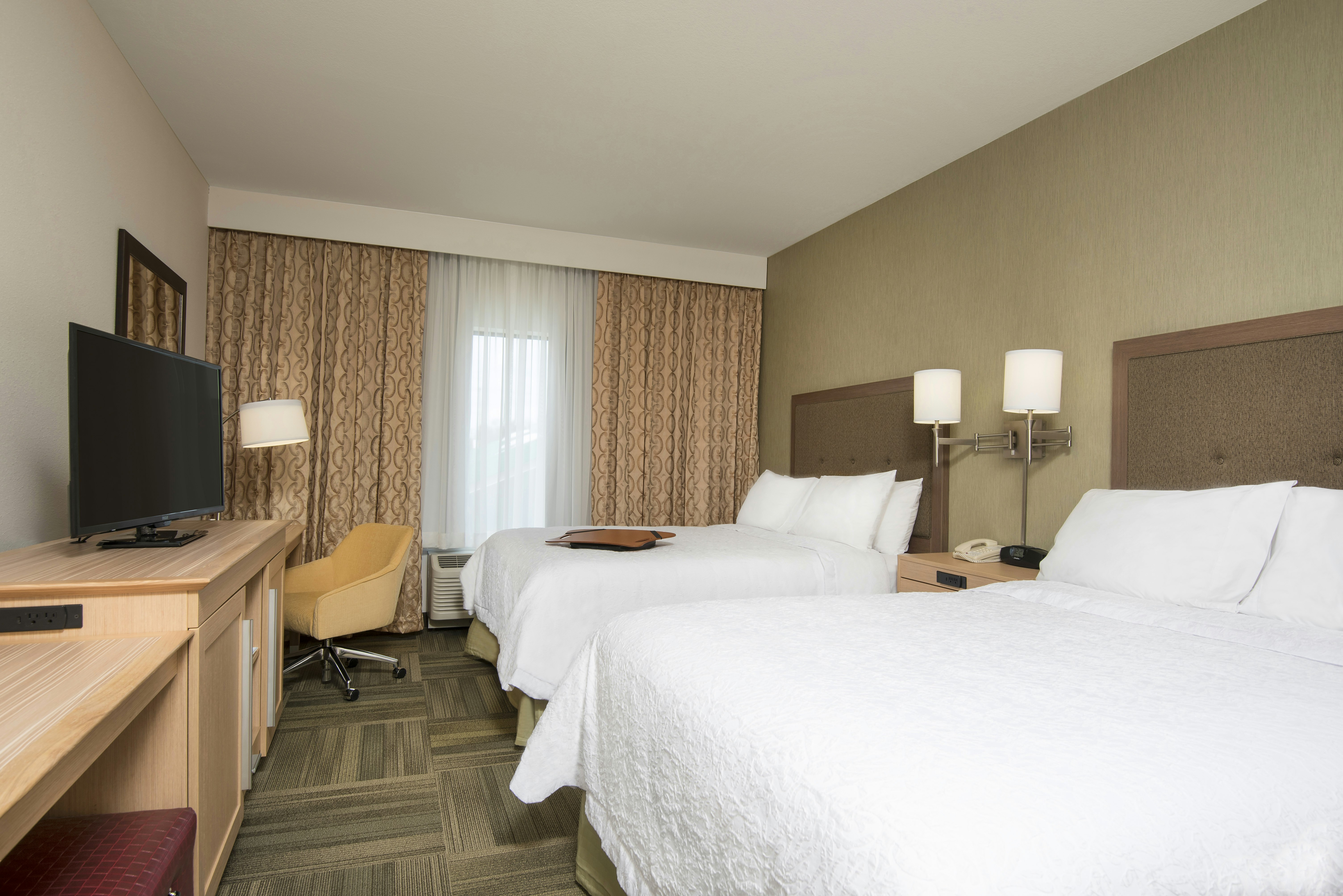Studio, 2 Queen Beds, Accessible