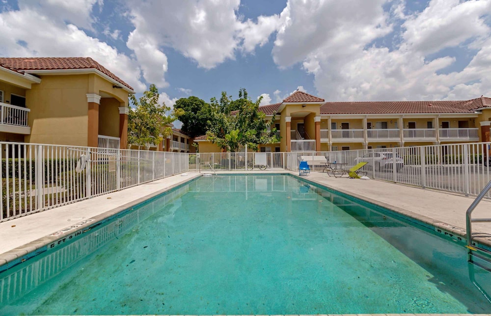Extended Stay America Suites Miami Airport Doral 36/39