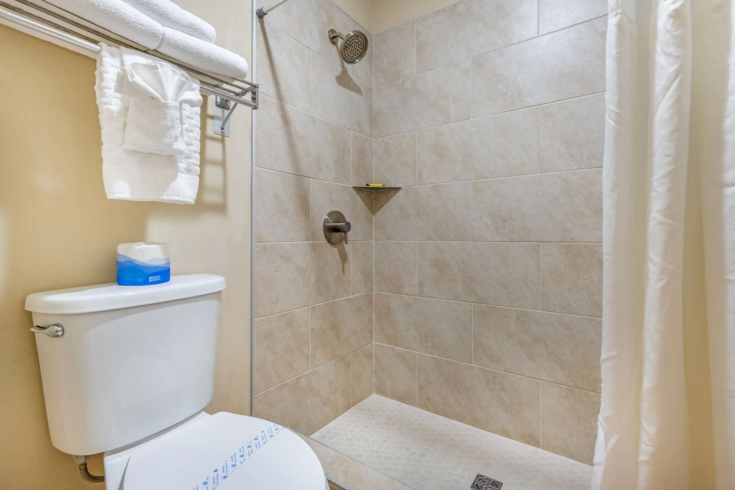 Best Western Plus Santee Inn 24/25