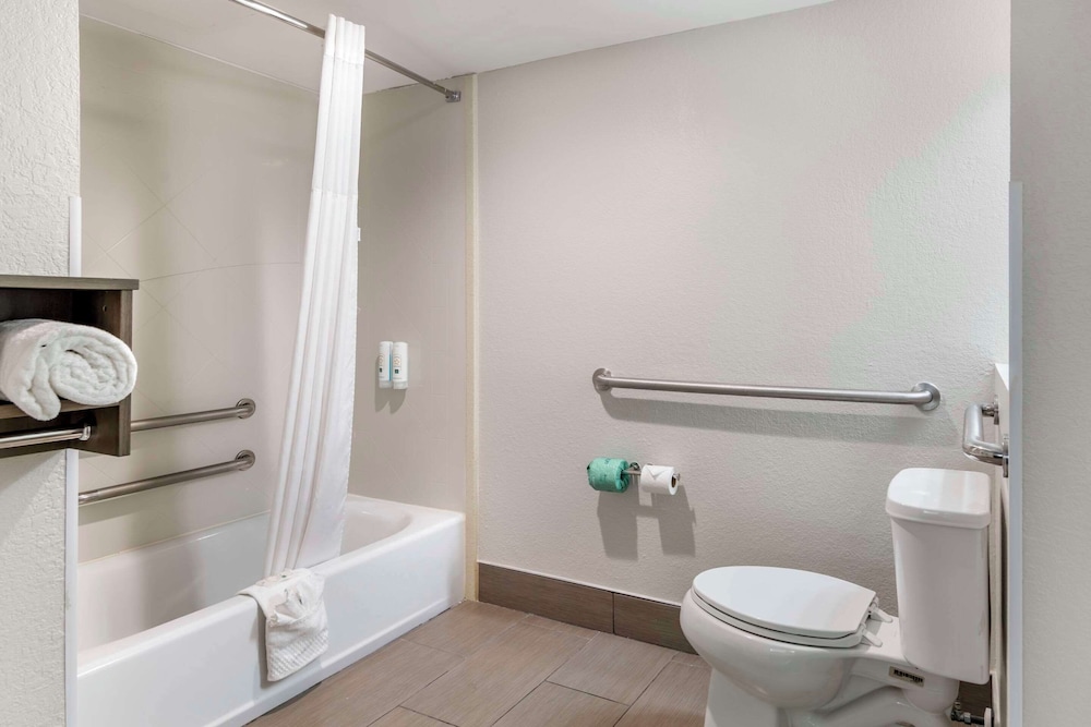 Quality Inn & Suites Athens University Area 55/57