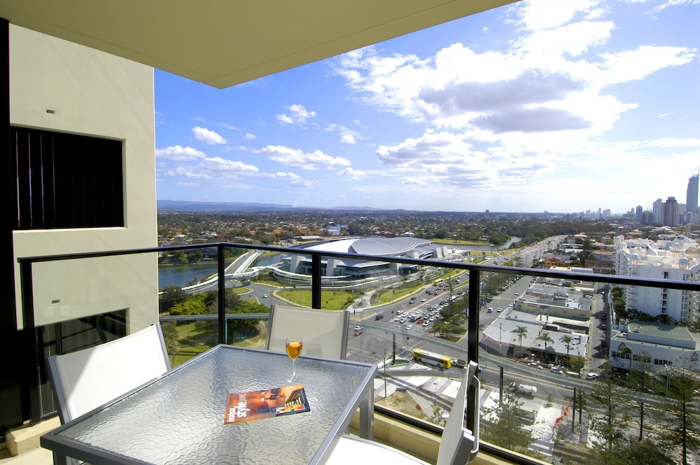 Mantra Broadbeach on the Park 7/70