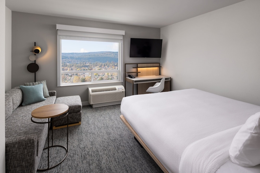 TownePlace Suites by Marriott West Kelowna 12/35