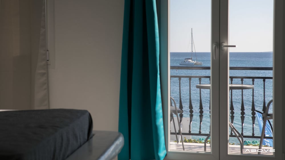Manios Suites 45/48