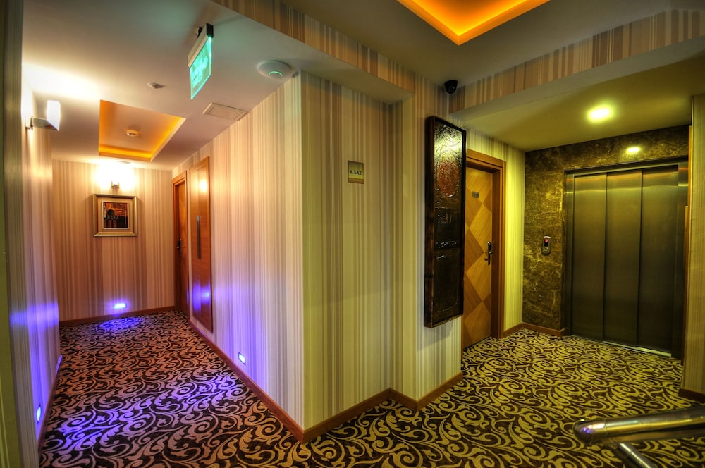 Golden Deluxe Hotel 18/39