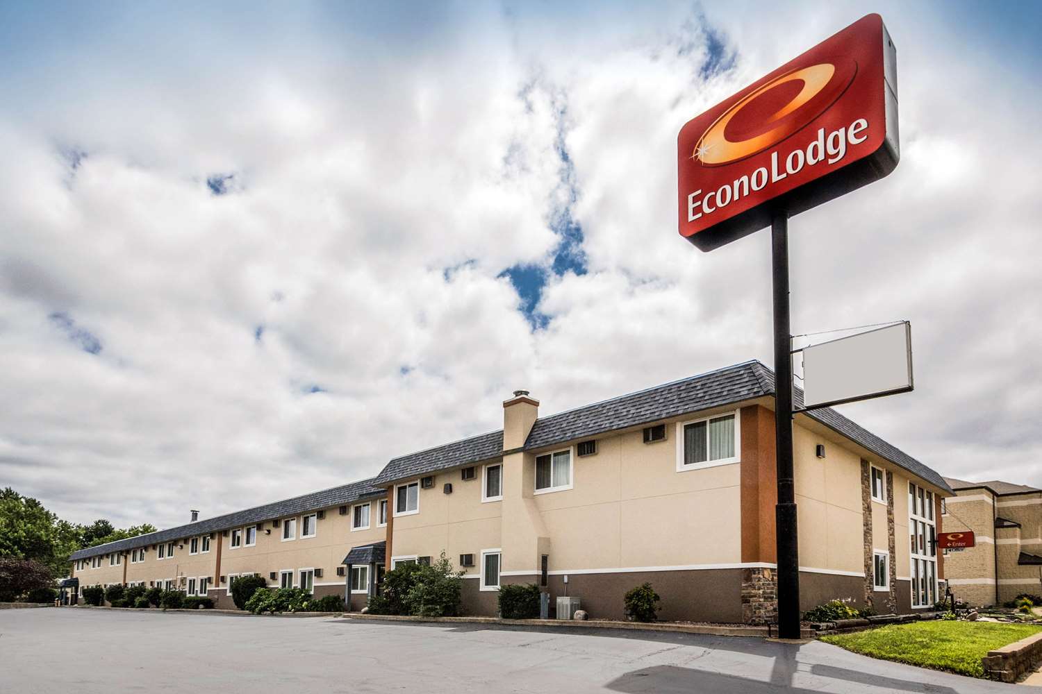 Econo Lodge La Crosse North 2/27