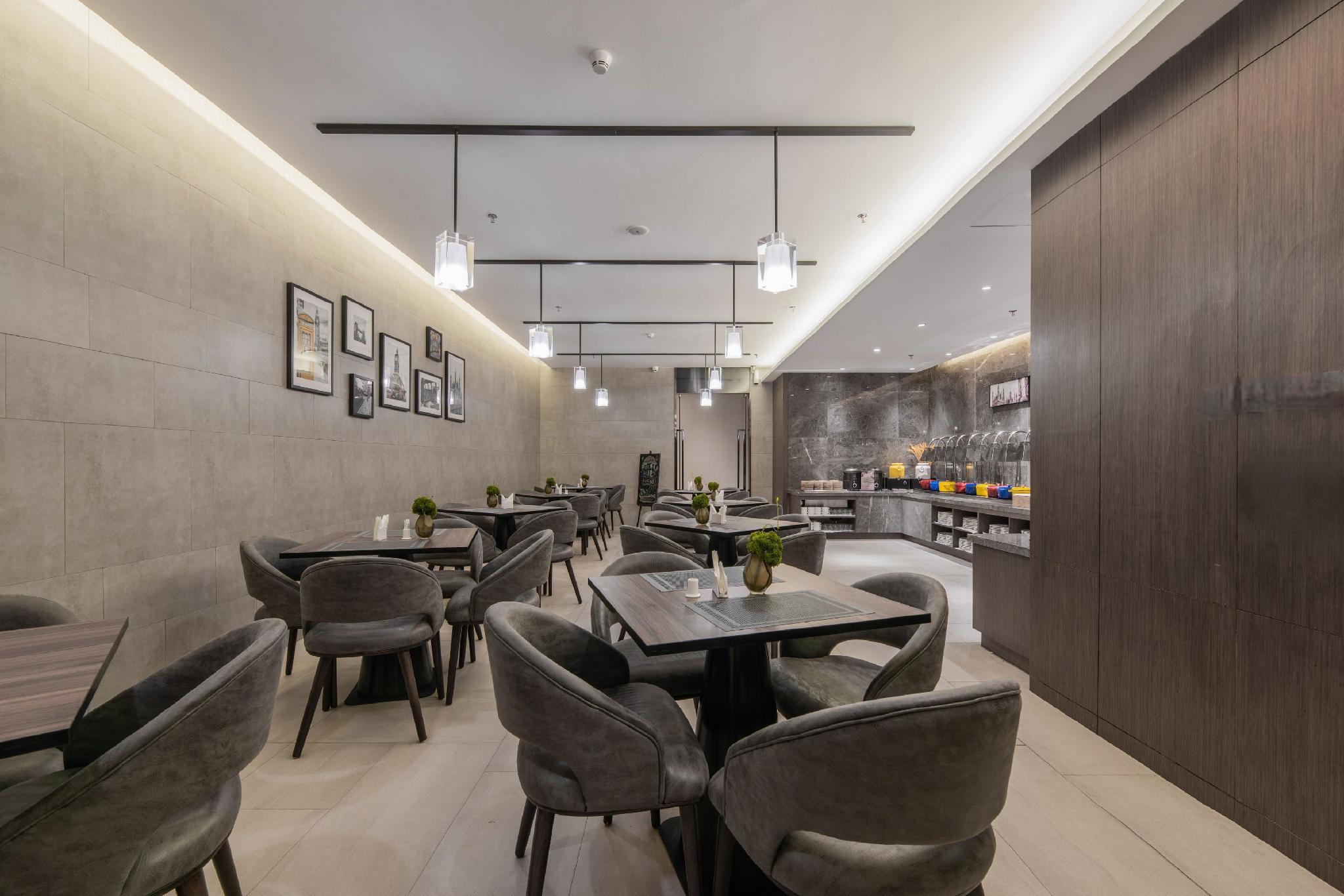 Home Inn Plus (Chongqing Jiefangbei Pedestrian Street) 35/42