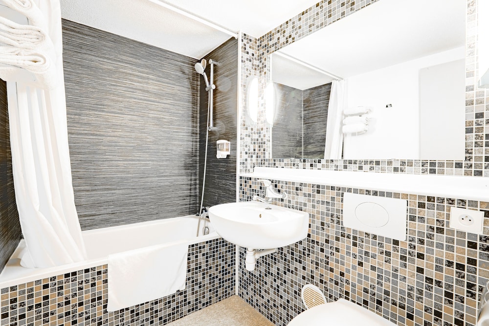 Kyriad Direct Lille Nord – Roubaix 15/25
