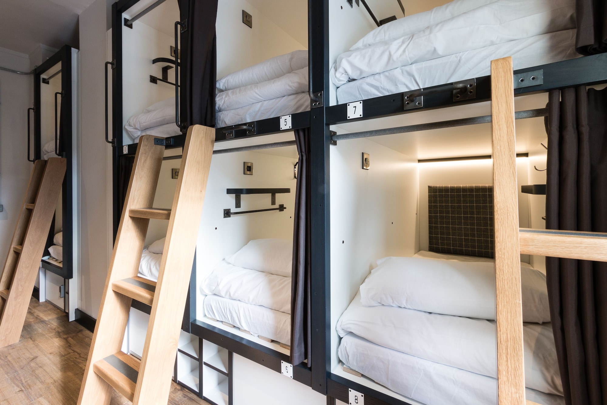 POD, MIXED DORM, 8 BEDS
