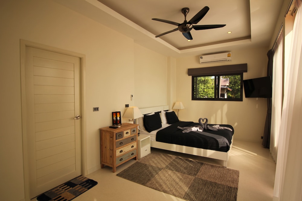 VILLA, POOL AND SEA VIEW