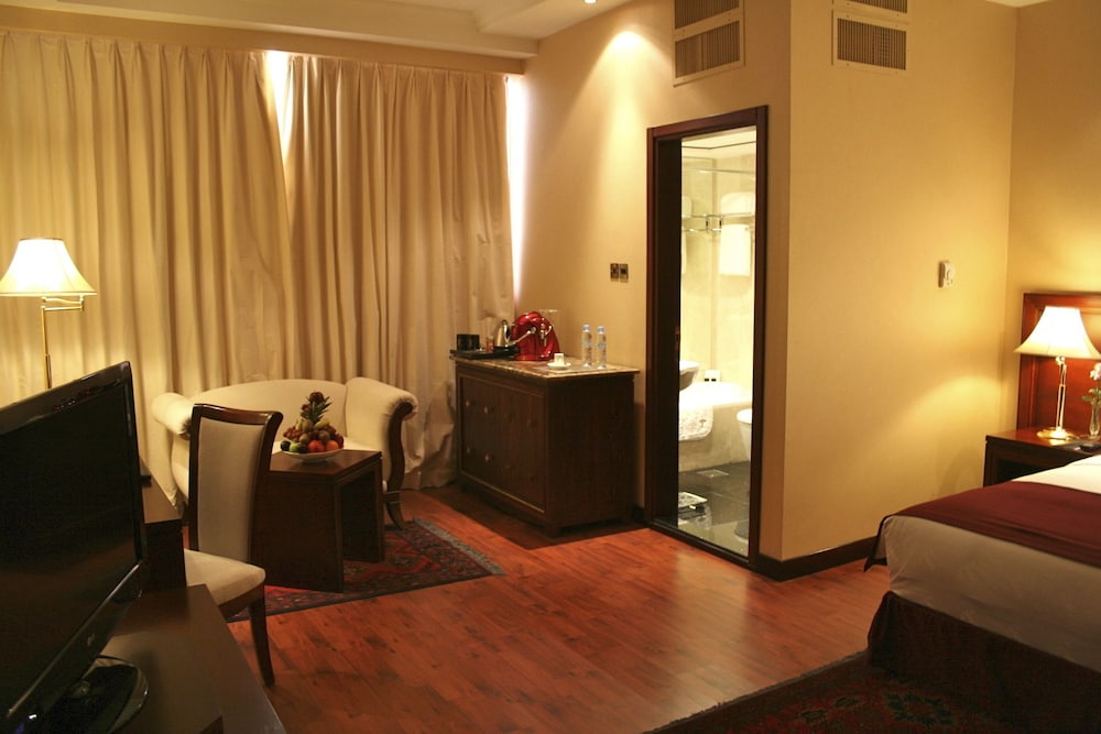 Trianon Hotel 51/63