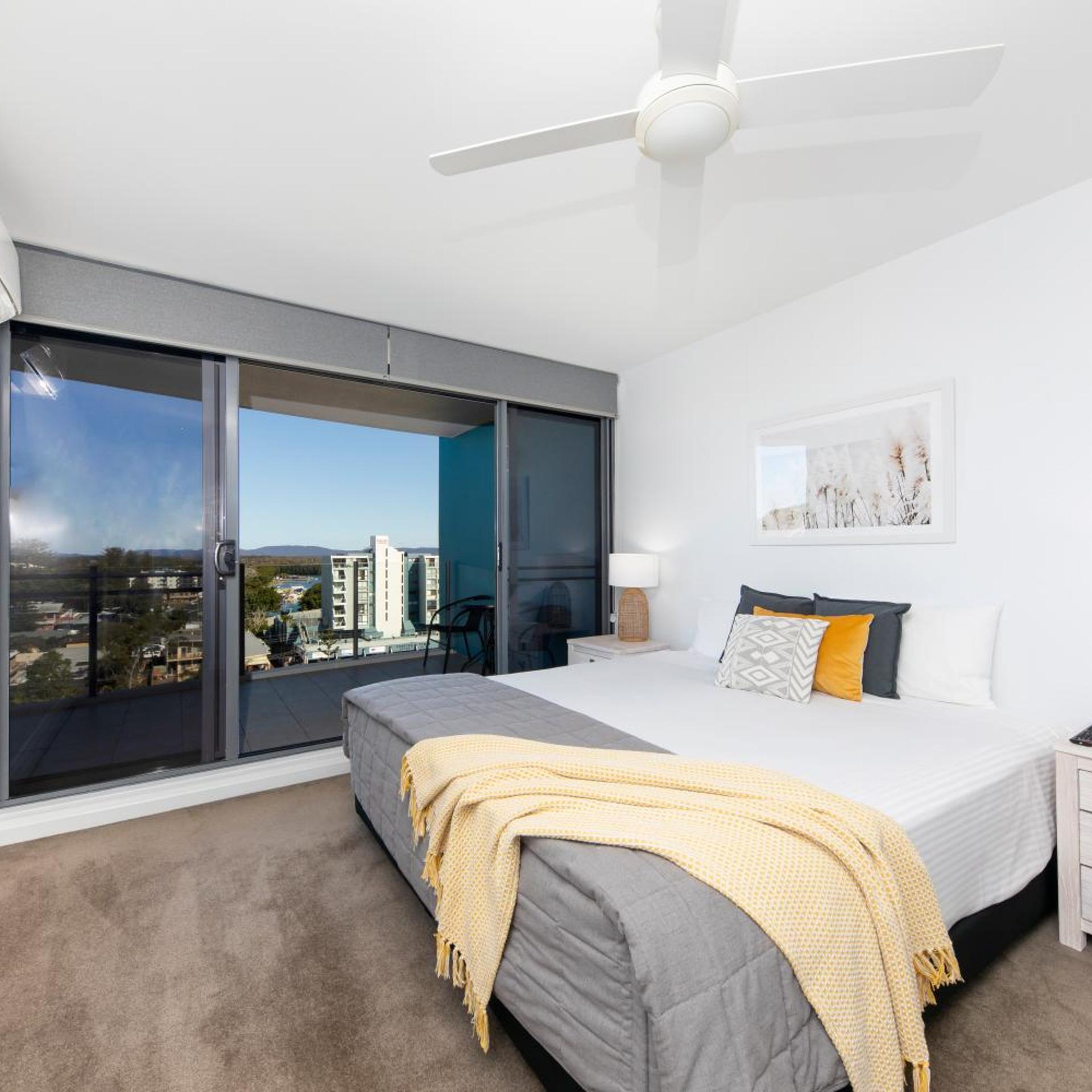 3 Bedrooms, Apartment, Water View