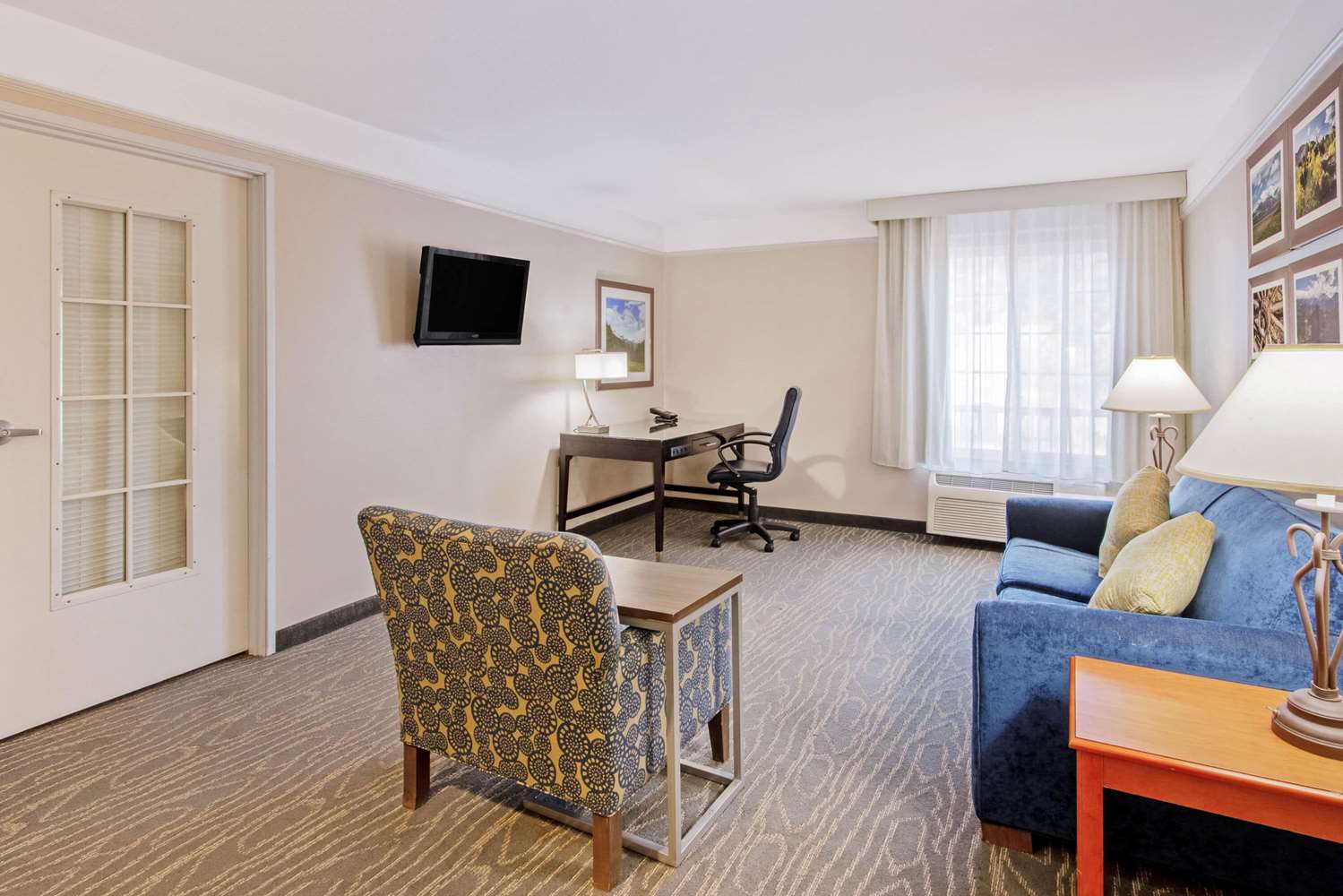 La Quinta Inn & Suites by Wyndham Ruidoso Downs 37/55