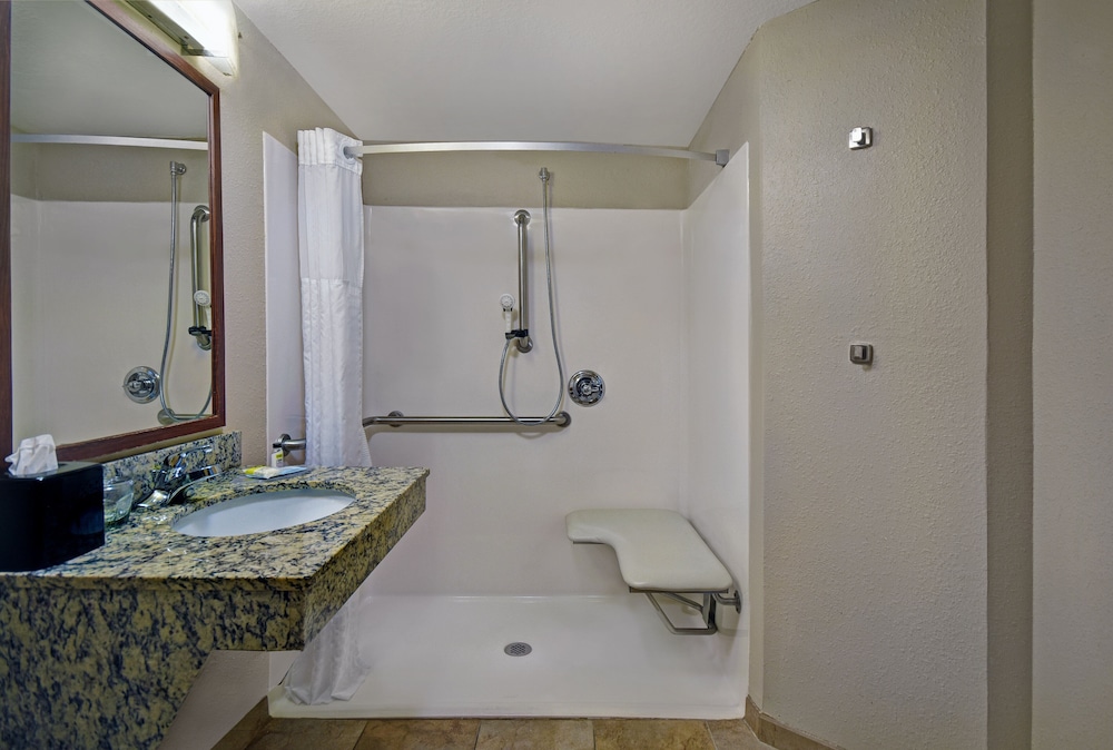 CANDLEWOOD SUITES COLUMBIA-FT. JACKSON 19/62