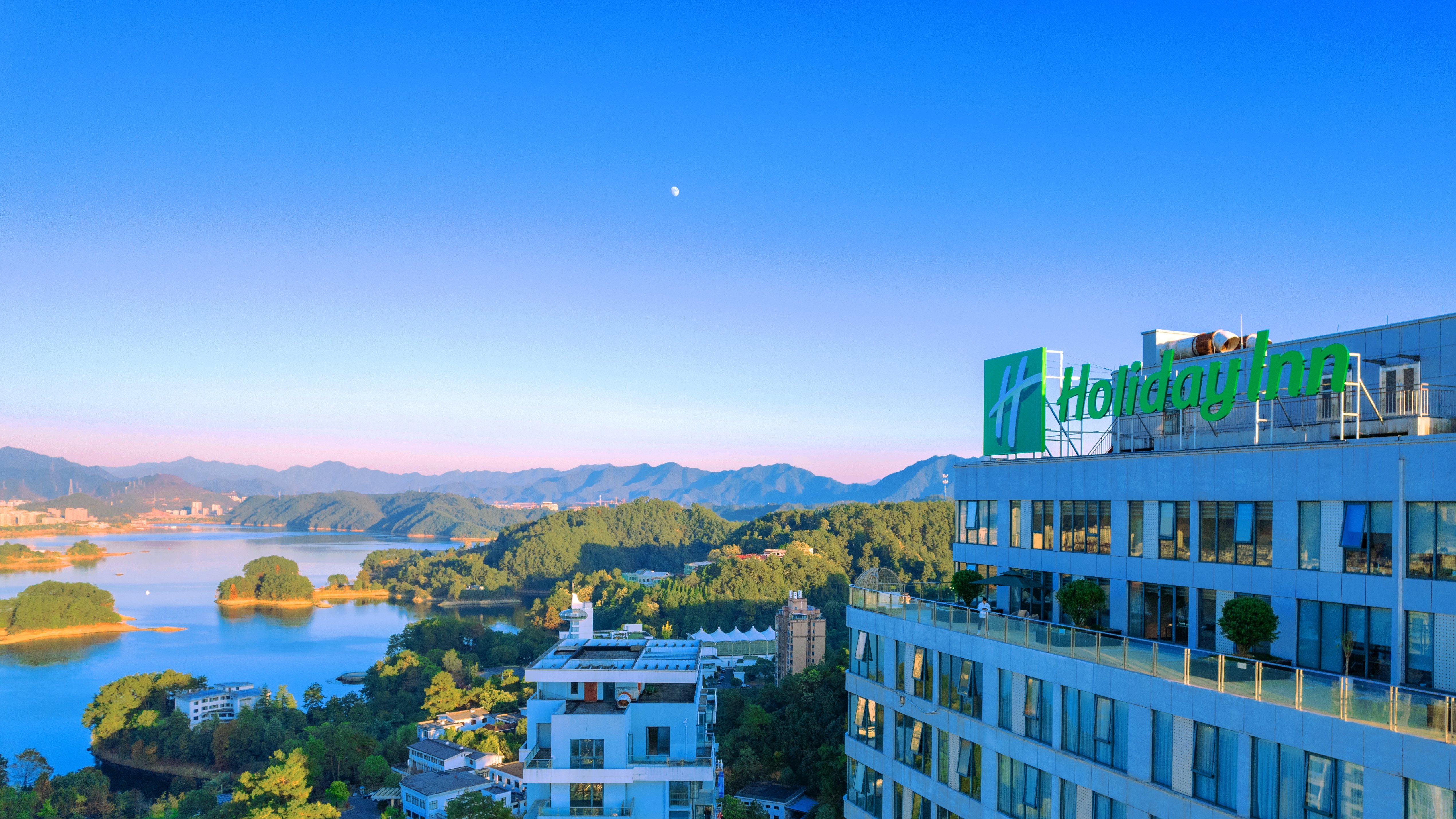 Holiday Inn One Thousand Island Lake 4/43