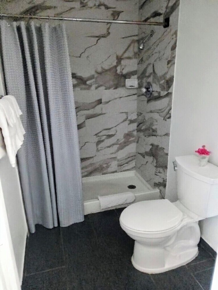 Kings Row Inn 10/12