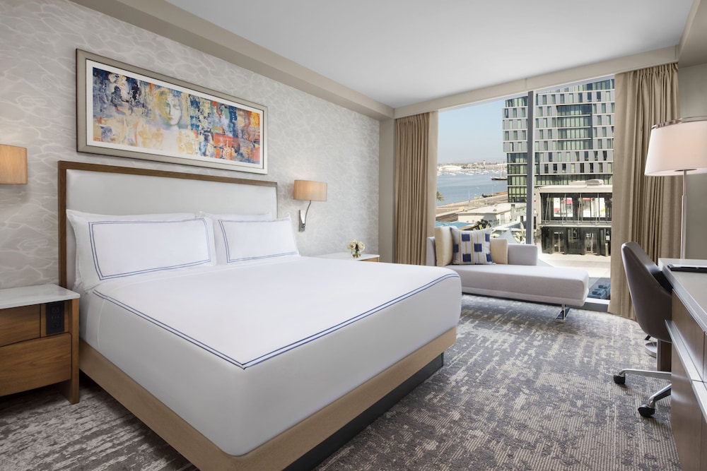 Classic, King Bed, Water View
