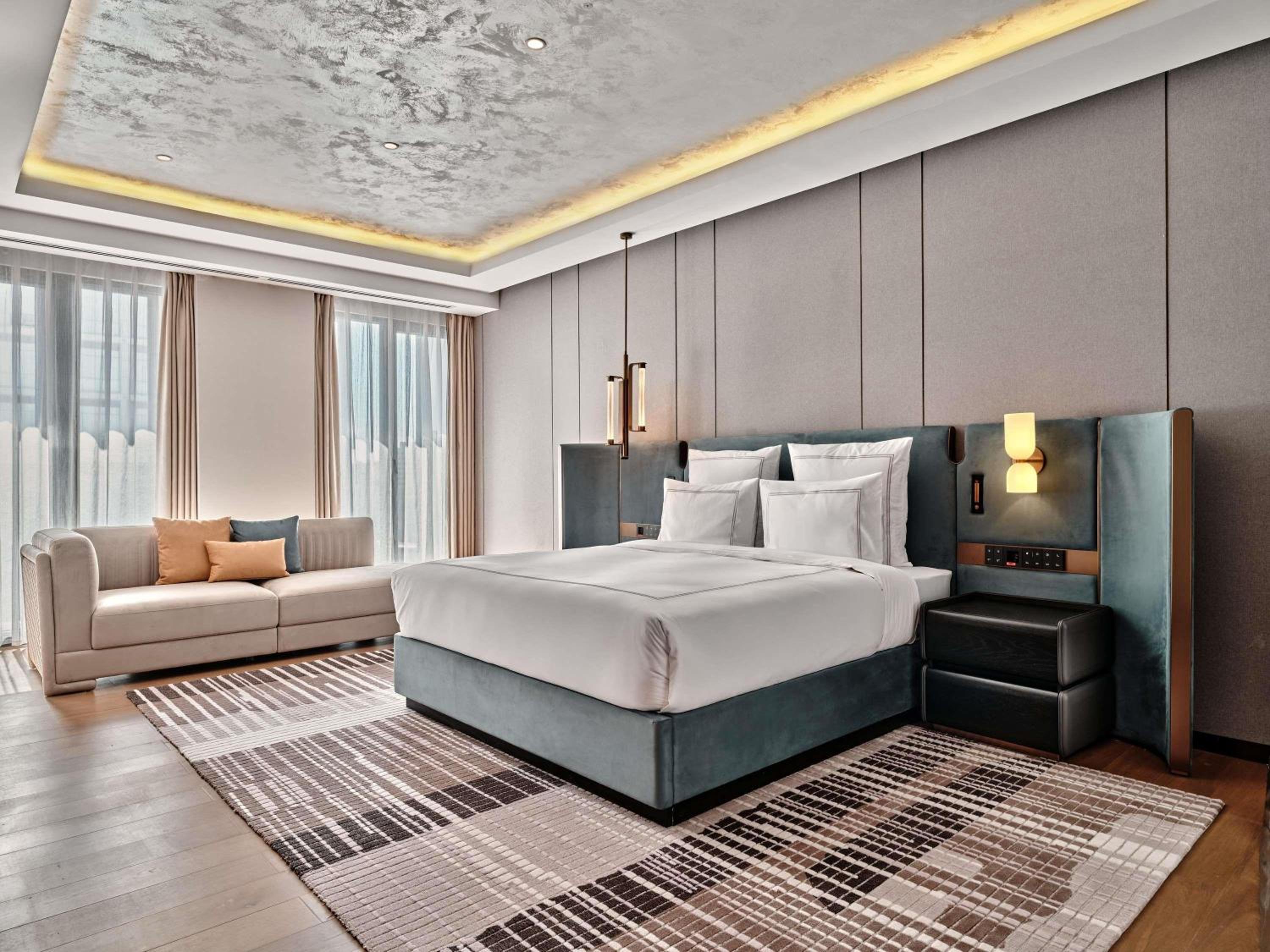 SWISS, EXECUTIVE, SUITE