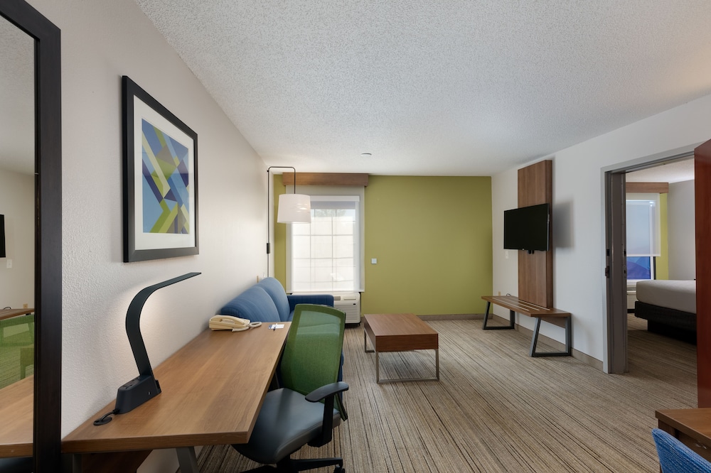 Holiday Inn Express Hotel & Suites Milton East I-10 48/73