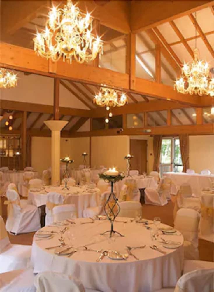 Marwell Hotel 42/60
