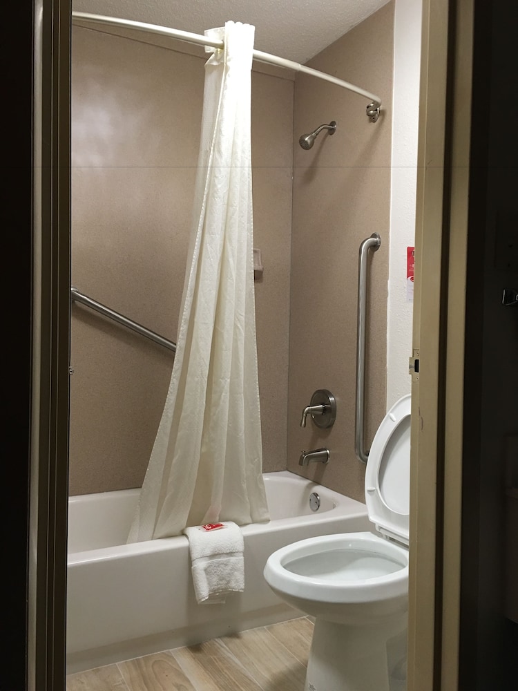 Econo Lodge Marion I-81 17/36