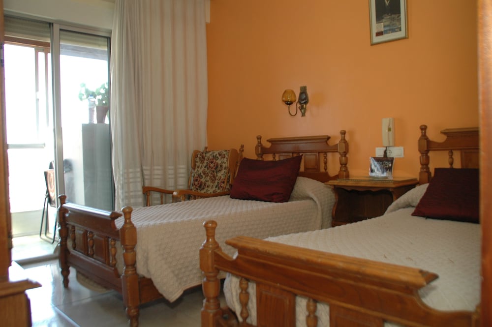 Hostal Ramón Y Cajal 34/50