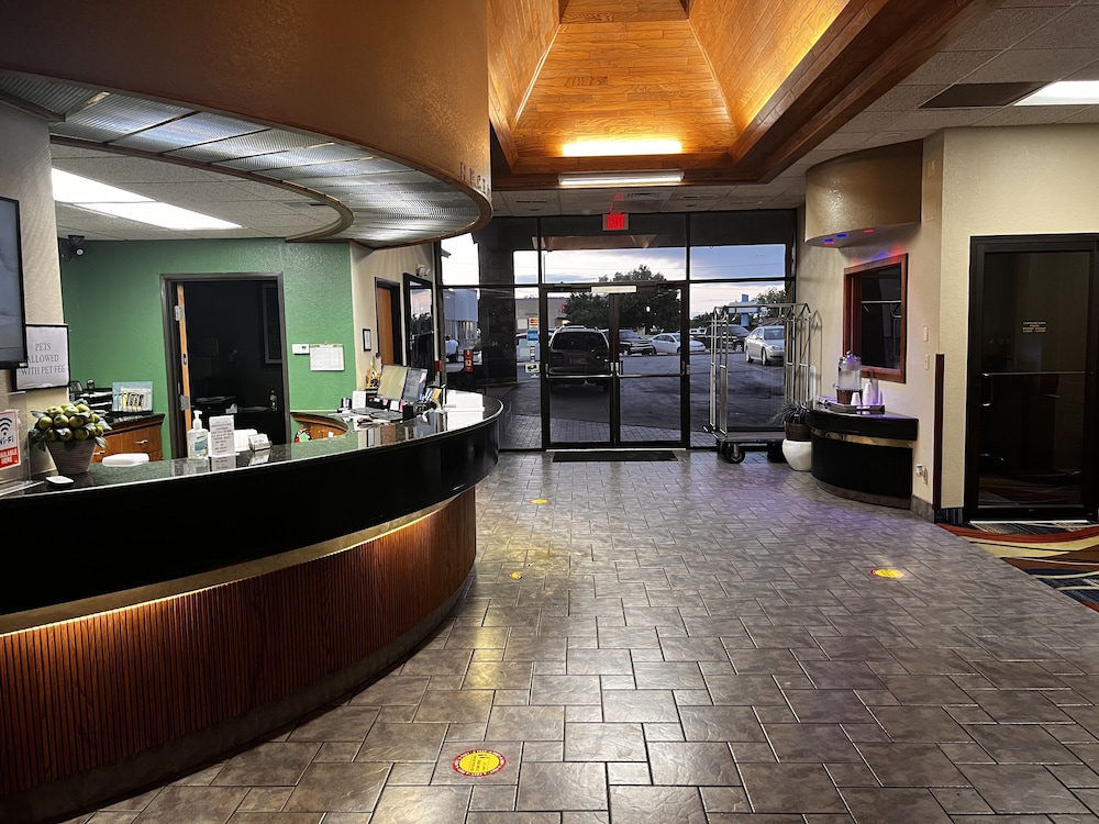 Apple Tree Inn and Suites 5/62