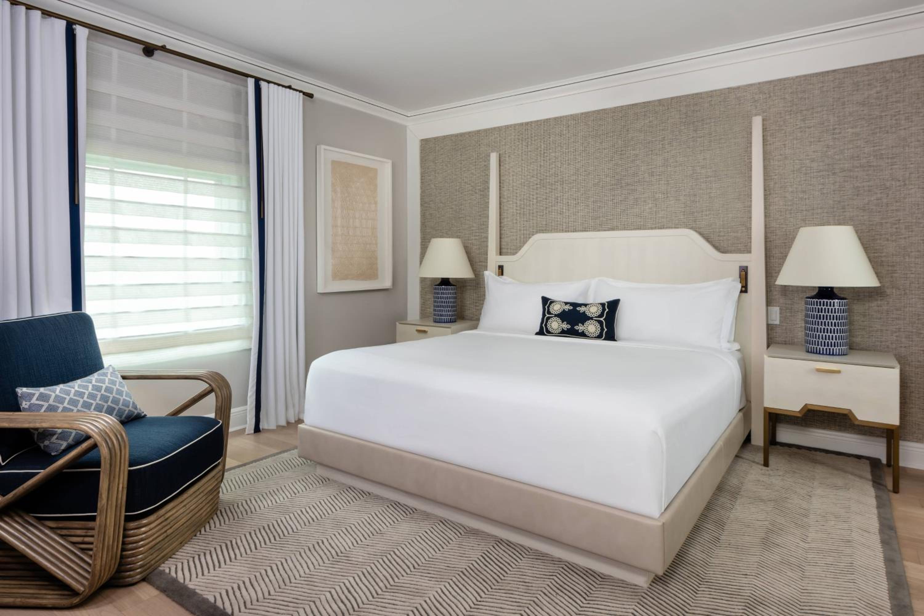 1 Bedroom, Executive, Suite, King Bed, Bay View, Sofa