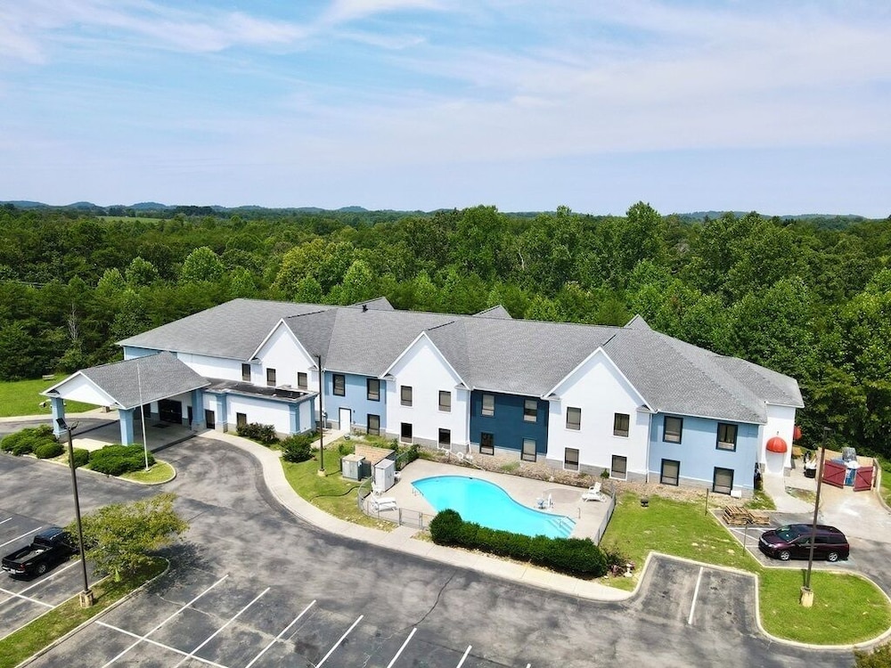 Grand Vista Hotel and Suites 56/61
