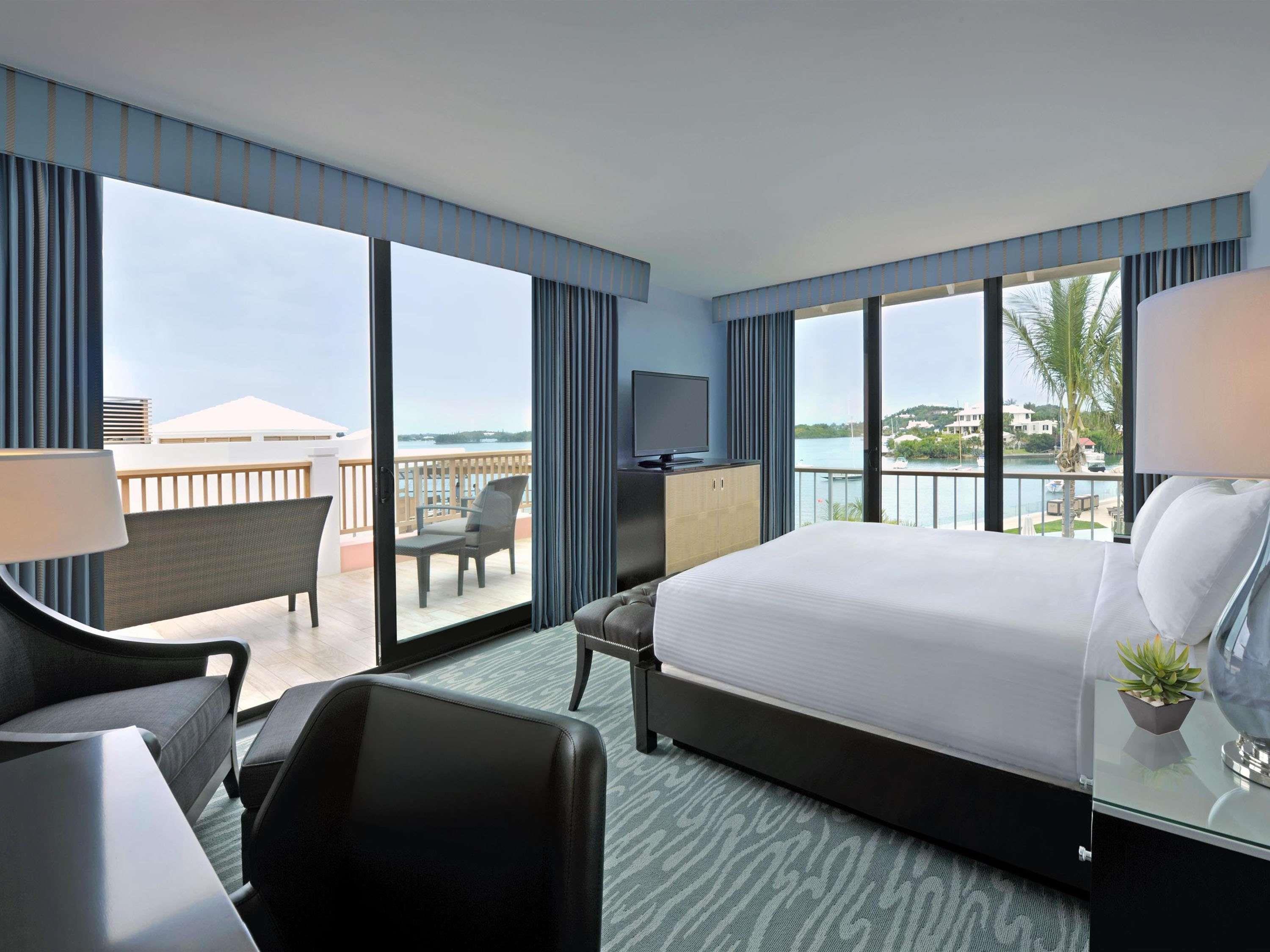 2 Bedrooms, Suite, 2 King Beds, Harbour View, 2 Bathrooms, Wraparound Balcony
