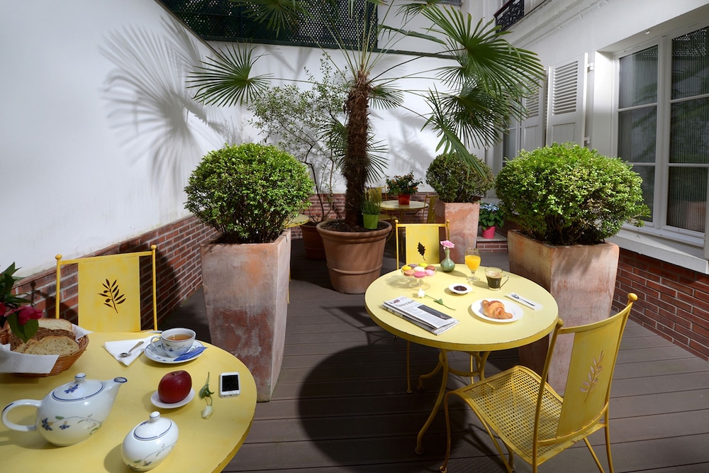Le Relais Montmartre 52/53