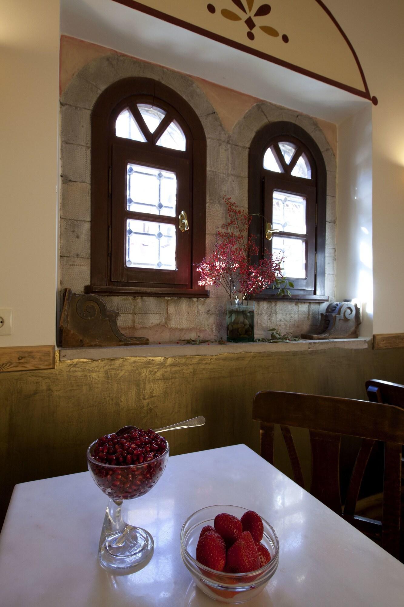 Hotel Empress Zoe 85/100