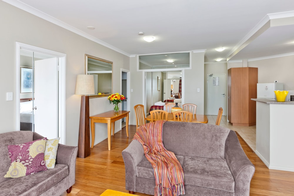 MONT CLARE BOUTIQUE APARTMENTS 17/21