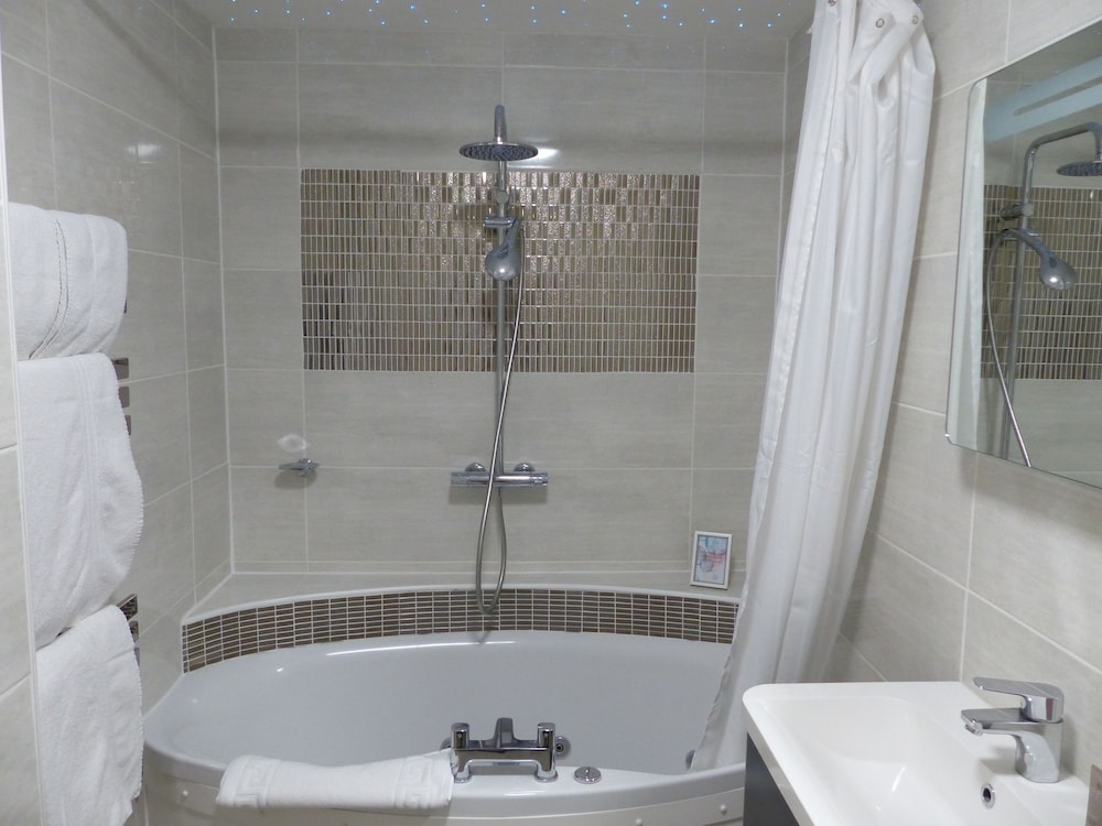 Farnham House Hotel 8/55
