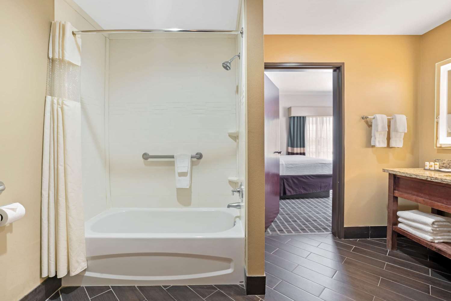 La Quinta Inn Suites Houston Willowbrook 60/61