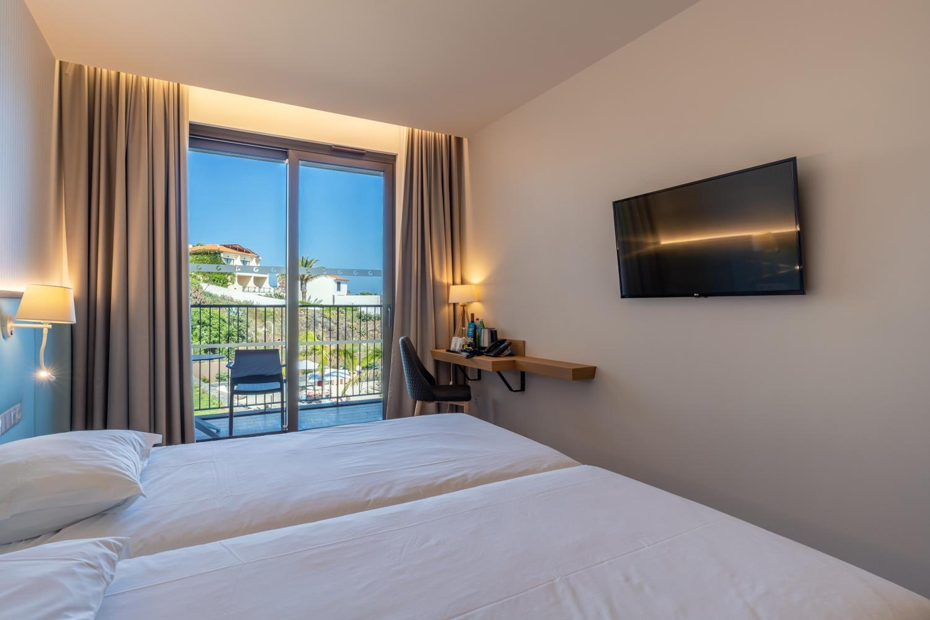 Room, Twin Beds
