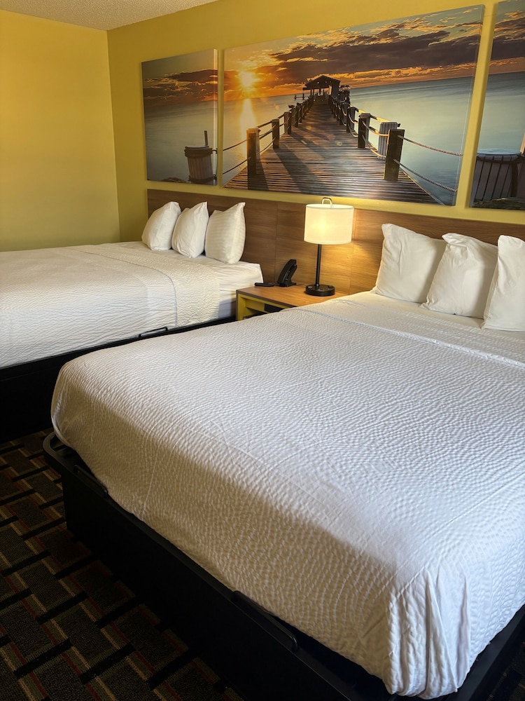 Days Inn by Wyndham Park City Kansas 13/28