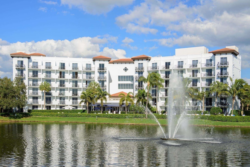 Inn At Pelican Bay 60/67