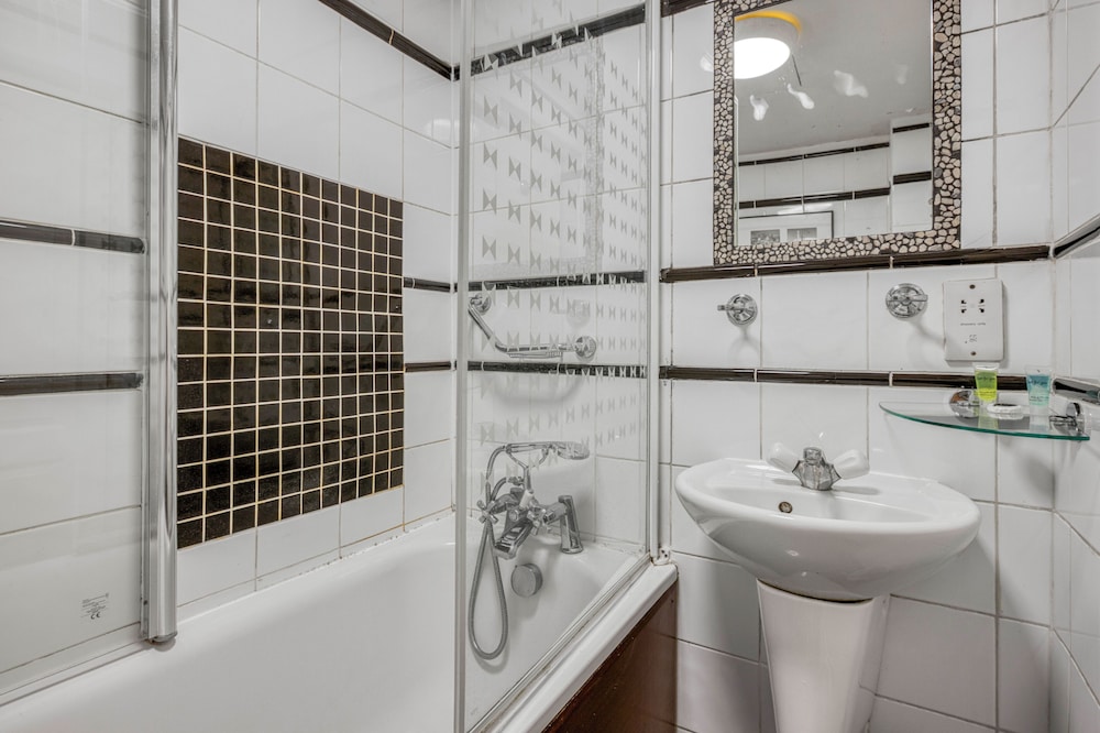Opulence Centra London Hotel 73/75