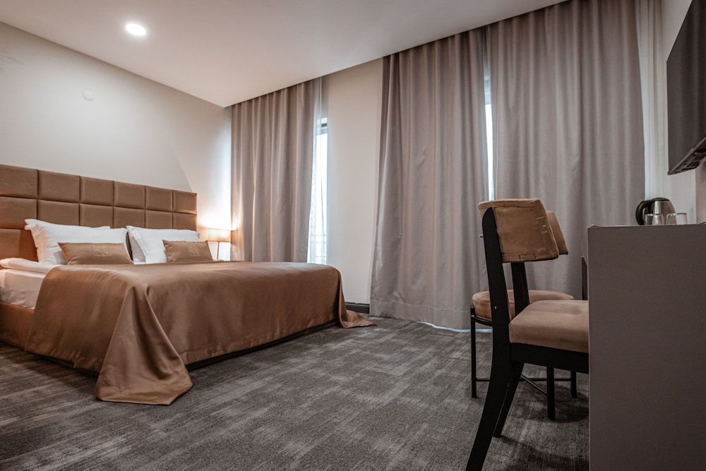Daric Hotels 8/20