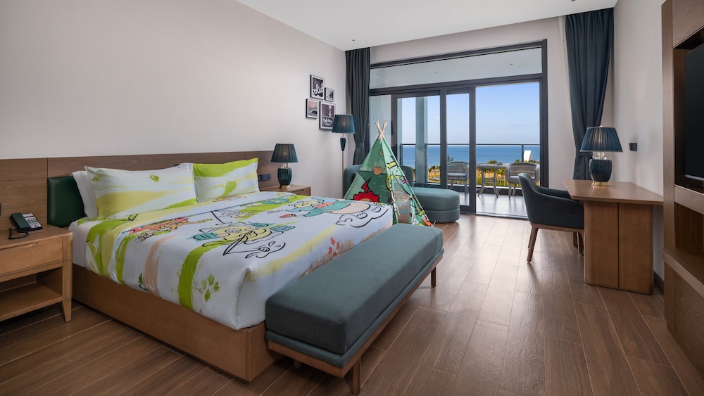 Theme, Standard, King Bed, Sea View