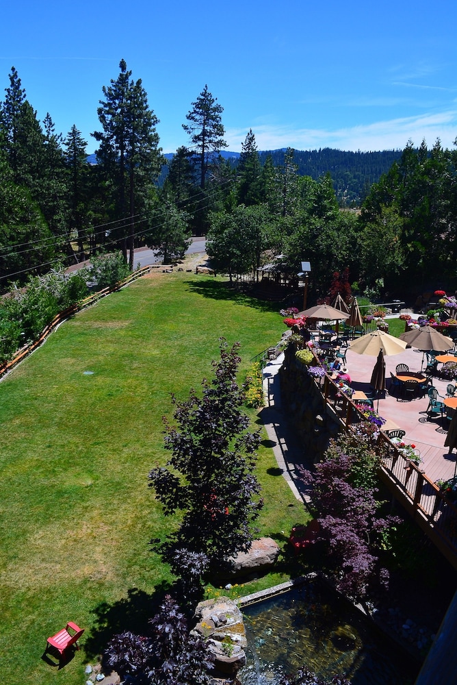 Callahan s Mountain Lodge 34/78