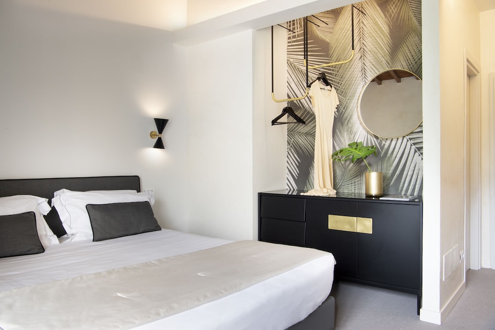 DELUXE, DOUBLE BED
