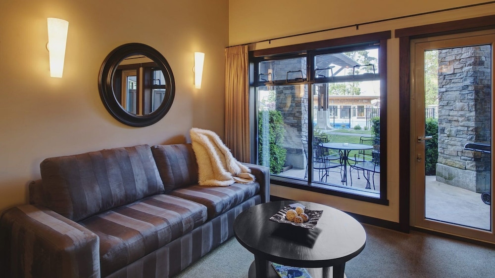 Sunrise Ridge Waterfront Resort 60/82