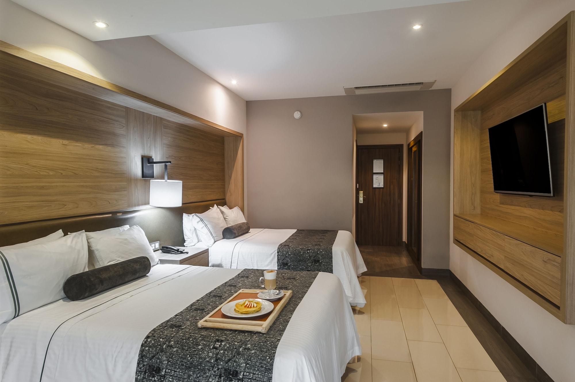 STANDARD, 2 DOUBLE BEDS