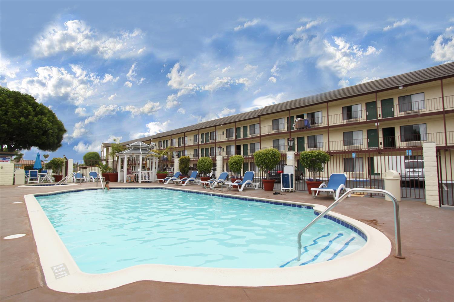 Best Western Surf City 10/12