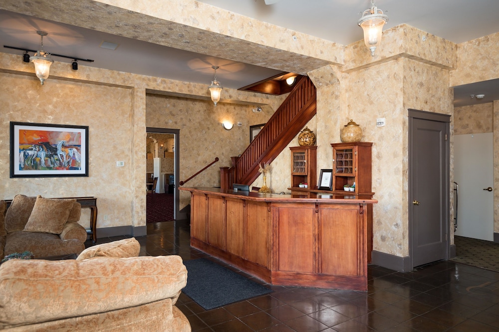 Historic Hotel Condon 3/50