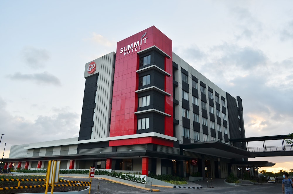 Summit Hotel Naga 3/27